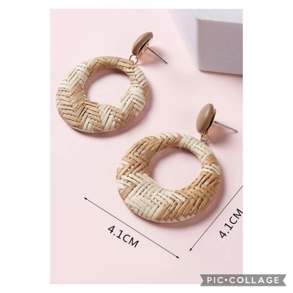 Tan and cream round geometric rattan earrings - Picture 3 of 4